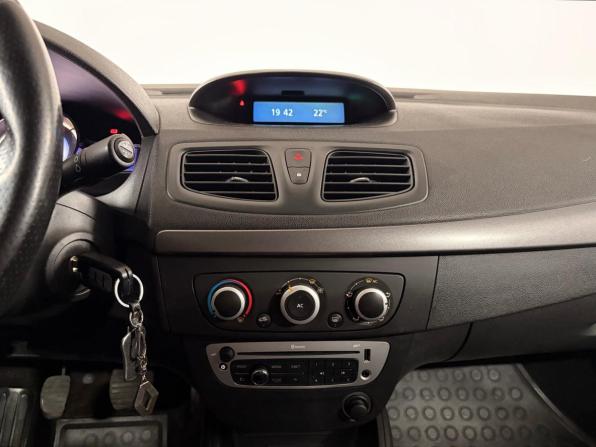 Renault Fluence I Рестайлинг с пробегом 2013 года, цена 690 000 рублей, 207979 км, седан, Автокод Объявления