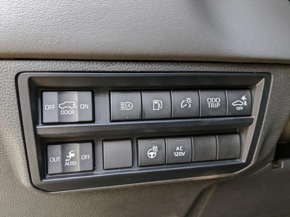 Toyota Sequoia III с пробегом 2023 года, цена 12 005 000 рублей, 34850 км, внедорожник, Автокод Объявления