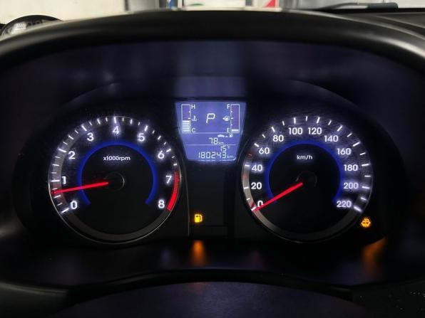 Hyundai Solaris I Рестайлинг с пробегом 2015 года, цена 950 000 рублей, 179243 км, хэтчбек, Автокод Объявления