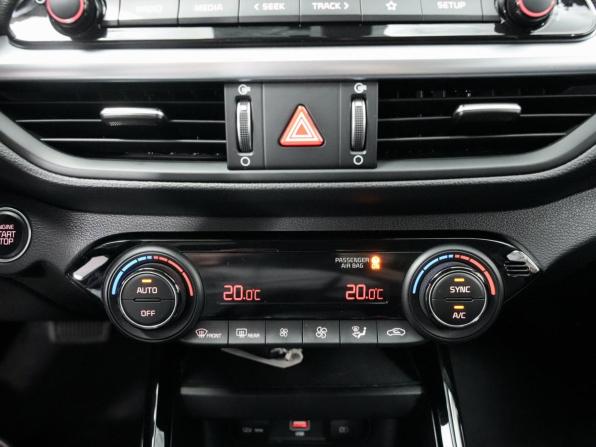 Kia Cerato IV Рестайлинг с пробегом 2022 года, цена 2 711 000 рублей, 70000 км, седан, Автокод Объявления