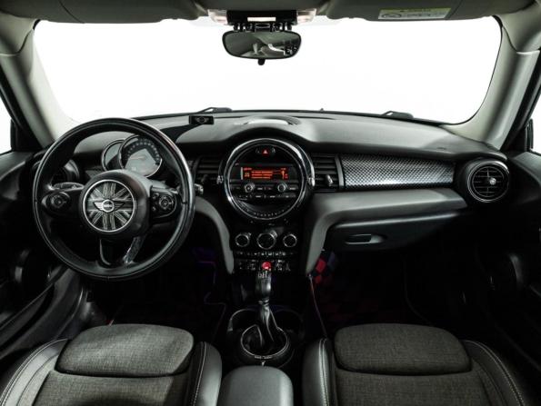 Mini Hatch III (F55/F56) с пробегом 2015 года, цена 2 099 700 рублей, 70568 км, хэтчбек, Автокод Объявления