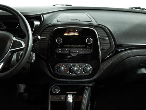Renault Kaptur I Рестайлинг с пробегом 2021 года, цена 1 579 700 рублей, 52602 км, внедорожник, Автокод Объявления