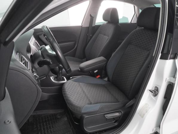 Volkswagen Polo V Рестайлинг с пробегом 2019 года, цена 1 272 000 рублей, 106349 км, седан, Автокод Объявления