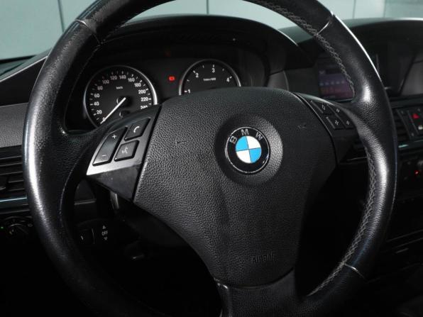 BMW 5 серии V (E60/E61) Рестайлинг с пробегом 2009 года, цена 999 000 рублей, 333075 км, седан, Автокод Объявления