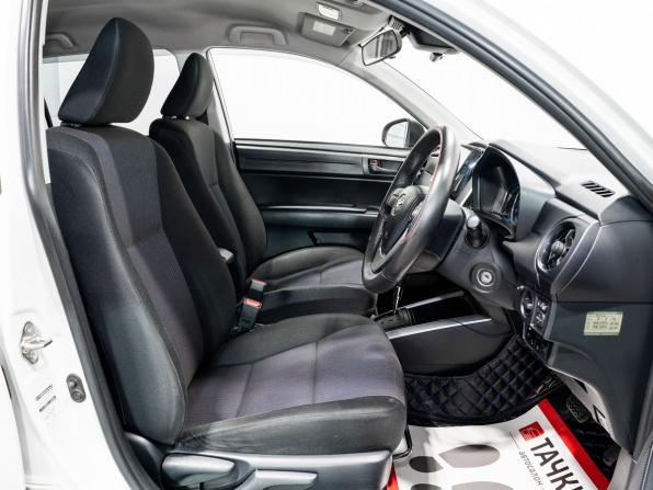 Toyota Corolla XI (E160 E170) Рестайлинг 2 с пробегом 2018 года, цена 1 345 000 рублей, 115470 км, универсал, Автокод Объявления