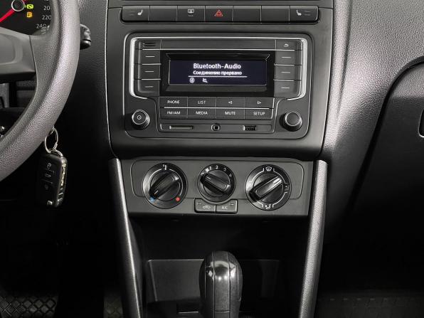 Volkswagen Polo V Рестайлинг с пробегом 2018 года, цена 1 350 000 рублей, 65304 км, седан, Автокод Объявления