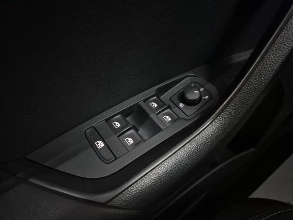 Skoda Karoq I с пробегом 2021 года, цена 2 390 000 рублей, 72957 км, внедорожник, Автокод Объявления