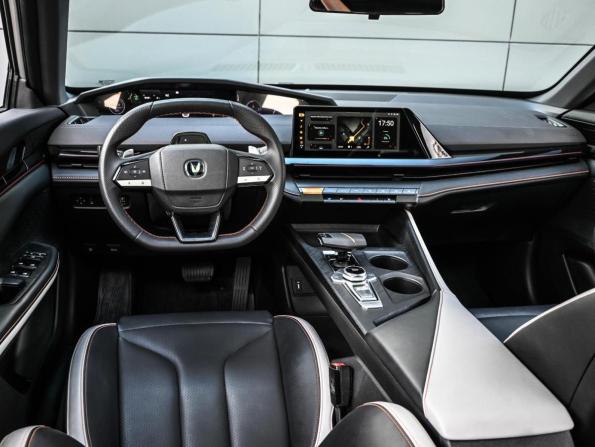 Changan UNI-V I с пробегом 2024 года, цена 2 339 000 рублей, 8016 км, лифтбек, Автокод Объявления