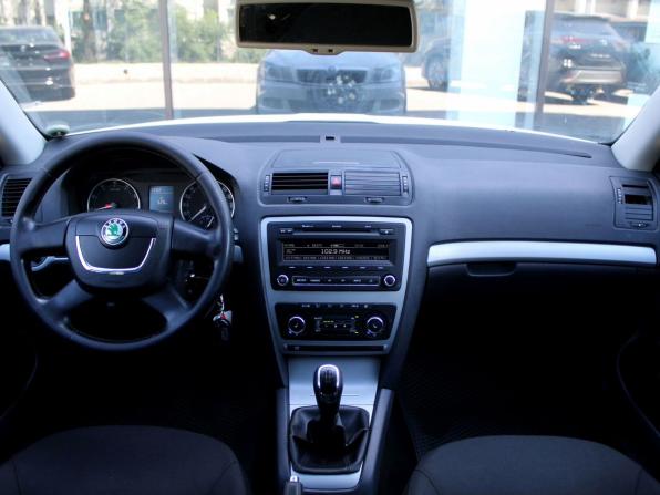 Skoda Octavia II (A5) Рестайлинг с пробегом 2013 года, цена 679 000 рублей, 201601 км, лифтбек, Автокод Объявления