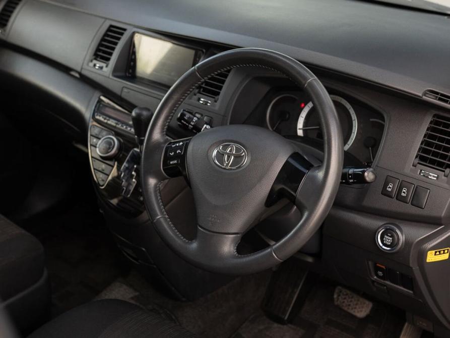 Toyota ISis I Рестайлинг Новосибирск  - изображение 11
