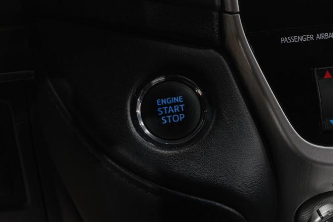 Toyota Land Cruiser 200 Series Рестайлинг 2 с пробегом 2015 года, цена 4 619 000 рублей, 211000 км, внедорожник, Автокод Объявления