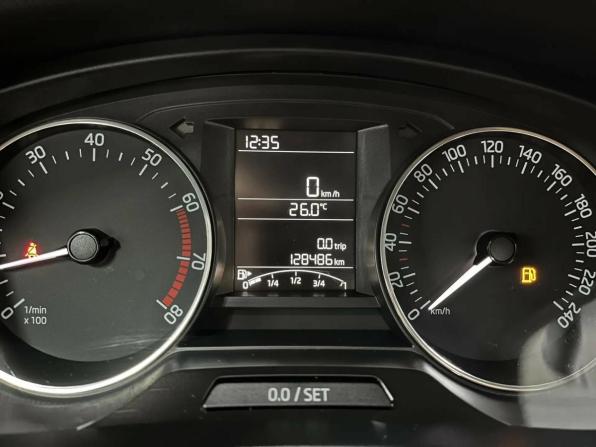 Skoda Rapid I с пробегом 2015 года, цена 992 611 рублей, 128457 км, лифтбек, Автокод Объявления