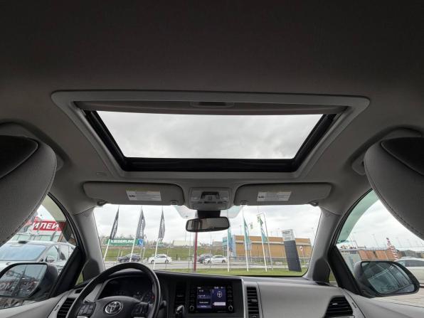 Toyota Sienna III Рестайлинг 2 с пробегом 2019 года, цена 3 275 000 рублей, 156636 км, минивэн, Автокод Объявления