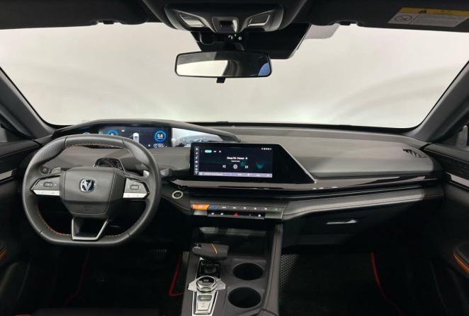 Changan UNI-V I с пробегом 2023 года, цена 2 500 000 рублей, 2000 км, лифтбек, Автокод Объявления
