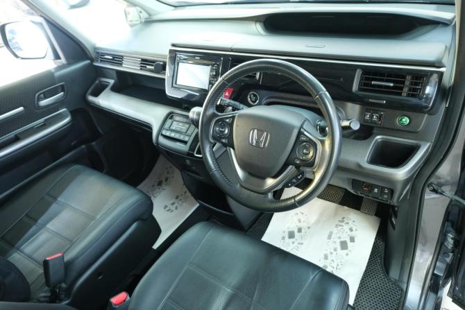 Honda Stepwgn V Рестайлинг с пробегом 2017 года, цена 2 129 000 рублей, 121000 км, минивэн, Автокод Объявления