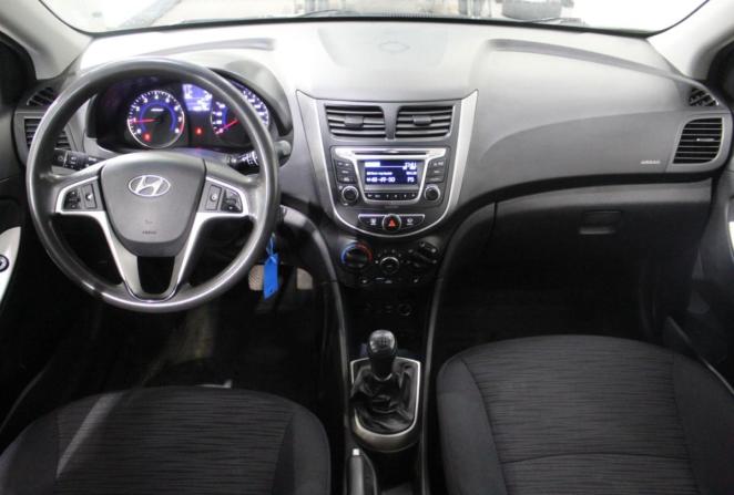 Hyundai Solaris I Рестайлинг с пробегом 2015 года, цена 980 000 рублей, 136520 км, хэтчбек, Автокод Объявления