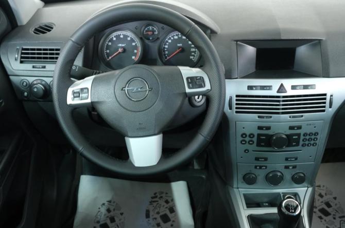 Opel Astra H Рестайлинг с пробегом 2013 года, цена 669 000 рублей, 195500 км, седан, Автокод Объявления