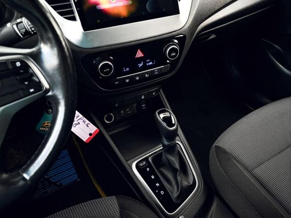 Hyundai Solaris II с пробегом 2018 года, цена 1 315 000 рублей, 135452 км, седан, Автокод Объявления