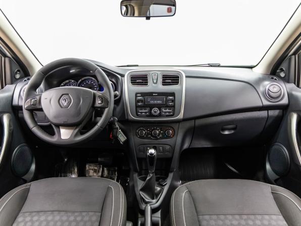 Renault Logan II с пробегом 2017 года, цена 888 000 рублей, 122365 км, седан, Автокод Объявления