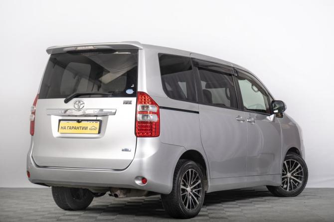 Toyota Noah II (R70) с пробегом 2011 года, цена 1 479 000 рублей, 303000 км, минивэн, Автокод Объявления