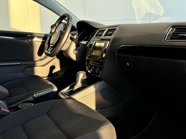 Volkswagen Jetta VI Рестайлинг с пробегом 2017 года, цена 1 240 000 рублей, 166500 км, седан, Автокод Объявления