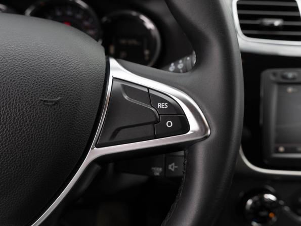 Renault Sandero II Рестайлинг с пробегом 2020 года, цена 1 322 500 рублей, 49725 км, хэтчбек, Автокод Объявления