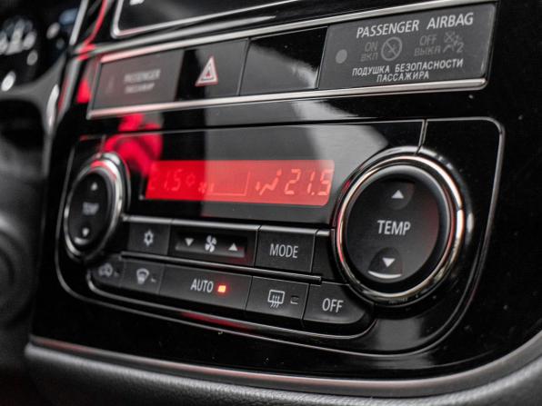 Mitsubishi Outlander III Рестайлинг 2 с пробегом 2018 года, цена 1 587 000 рублей, 100099 км, внедорожник, Автокод Объявления
