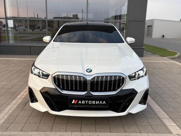 BMW 5 серии VIII (G60/G61/G68) с пробегом 2023 года, цена 8 660 000 рублей, 300 км, седан, Автокод Объявления