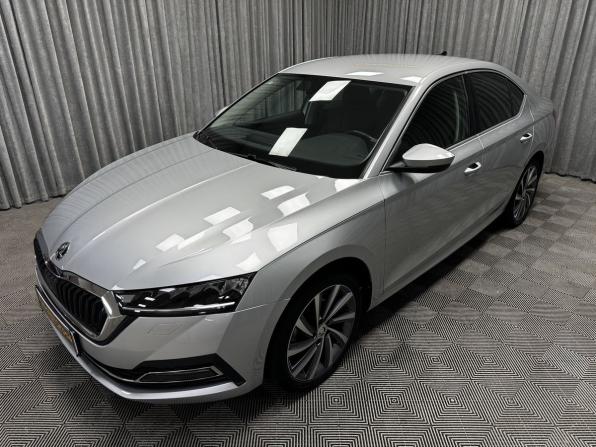Skoda Octavia IV (A8) с пробегом 2021 года, цена 2 370 000 рублей, 83979 км, лифтбек, Автокод Объявления