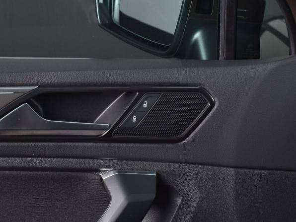 Volkswagen Tiguan II с пробегом 2018 года, цена 2 349 999 рублей, 153387 км, внедорожник, Автокод Объявления