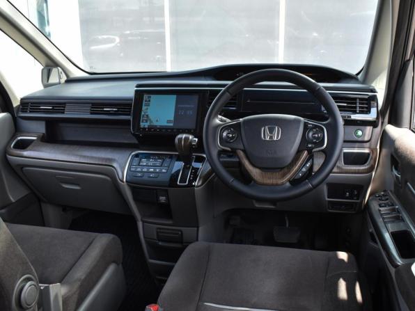 Honda Stepwgn V с пробегом 2015 года, цена 1 480 000 рублей, 266158 км, минивэн, Автокод Объявления