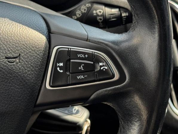 Ford Focus III Рестайлинг с пробегом 2017 года, цена 1 049 000 рублей, 120807 км, хэтчбек, Автокод Объявления