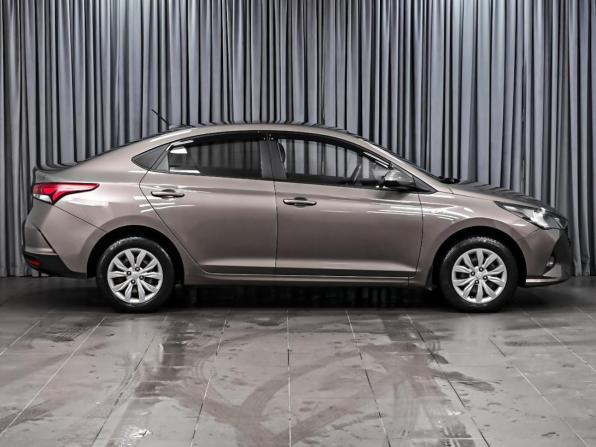 Hyundai Solaris II Рестайлинг с пробегом 2022 года, цена 1 509 000 рублей, 106383 км, седан, Автокод Объявления