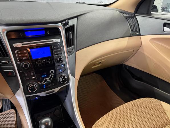 Hyundai Sonata VI (YF) с пробегом 2010 года, цена 1 067 000 рублей, 207800 км, седан, Автокод Объявления
