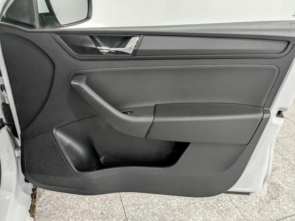 Skoda Rapid I Рестайлинг с пробегом 2019 года, цена 900 000 рублей, 190199 км, лифтбек, Автокод Объявления