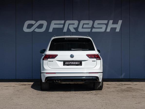 Volkswagen Tiguan II с пробегом 2019 года, цена 2 800 000 рублей, 123516 км, внедорожник, Автокод Объявления