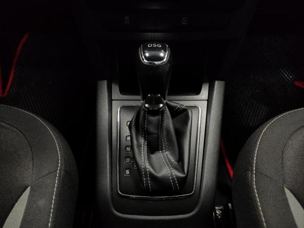 Skoda Yeti I Рестайлинг с пробегом 2015 года, цена 980 000 рублей, 204723 км, внедорожник, Автокод Объявления