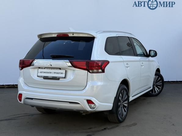 Mitsubishi Outlander III Рестайлинг 3 с пробегом 2022 года, цена 2 900 000 рублей, 44534 км, внедорожник, Автокод Объявления