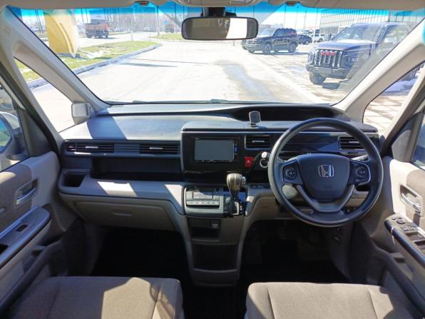 Honda Stepwgn V с пробегом 2016 года, цена 1 750 000 рублей, 119151 км, минивэн, Автокод Объявления
