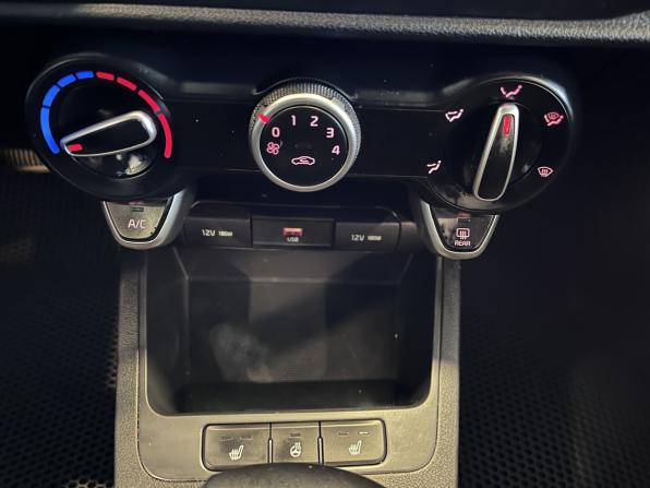 Kia Rio IV Рестайлинг с пробегом 2021 года, цена 2 050 000 рублей, 63078 км, хэтчбек, Автокод Объявления