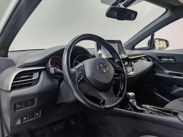 Toyota C-HR I с пробегом 2019 года, цена 2 440 000 рублей, 92844 км, внедорожник, Автокод Объявления