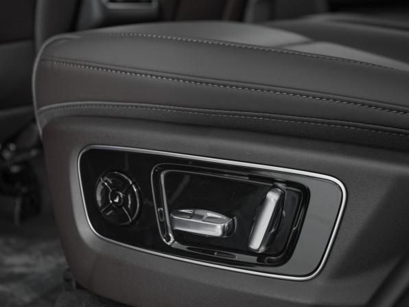 Li Auto (Lixiang) L8 I с пробегом 2024 года, цена 7 700 000 рублей, 10 км, внедорожник, Автокод Объявления