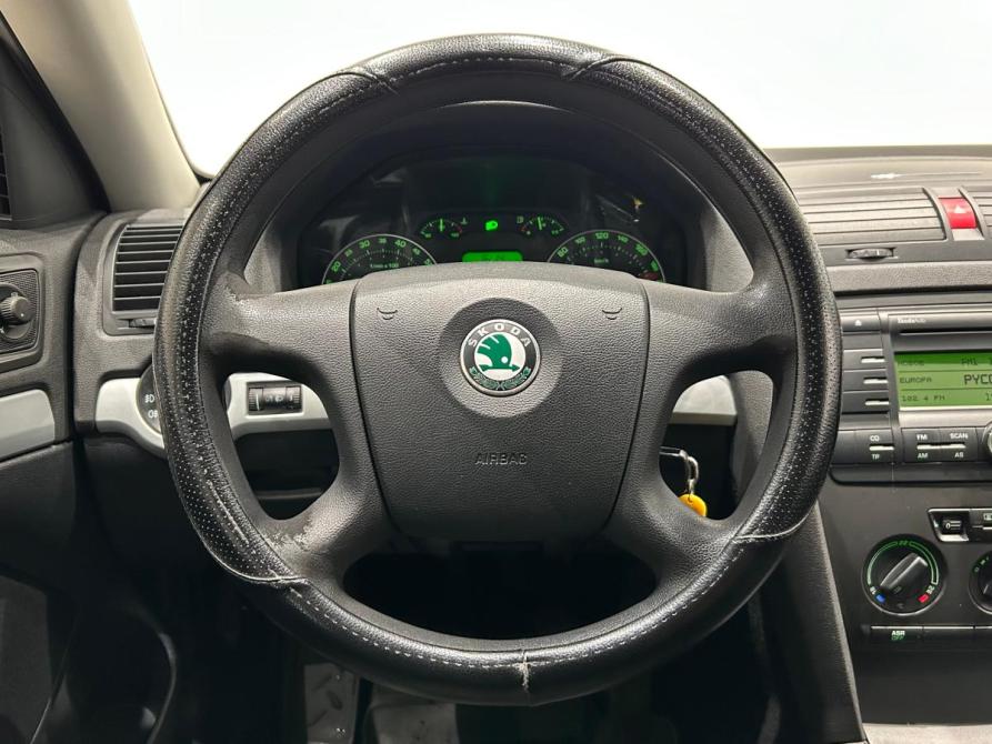 Skoda Octavia II (A5) Санкт-Петербург  - изображение 18