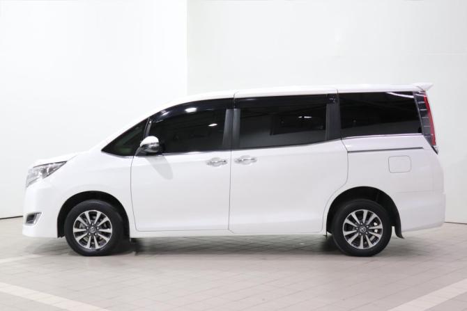 Toyota Esquire I Рестайлинг с пробегом 2018 года, цена 2 300 000 рублей, 63771 км, минивэн, Автокод Объявления