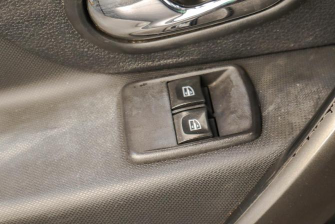 Renault Logan II с пробегом 2018 года, цена 1 019 000 рублей, 235300 км, седан, Автокод Объявления