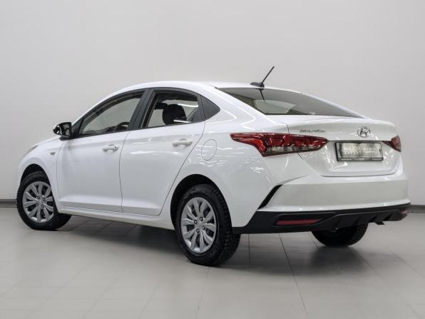 Hyundai Solaris II Рестайлинг с пробегом 2022 года, цена 1 699 000 рублей, 72047 км, седан, Автокод Объявления