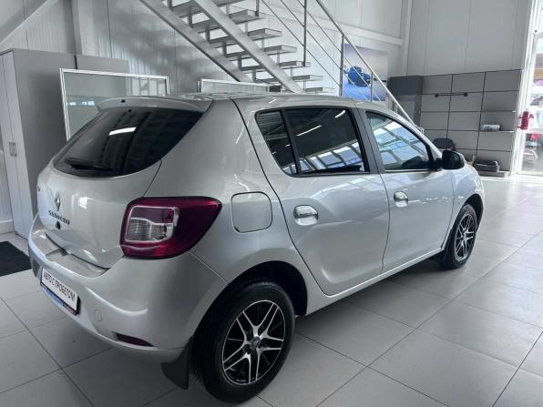 Renault Sandero II с пробегом 2016 года, цена 898 000 рублей, 108000 км, хэтчбек, Автокод Объявления