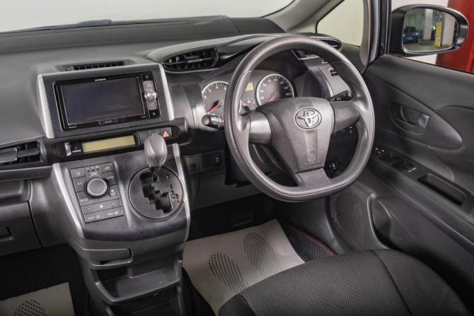 Toyota Wish II Рестайлинг с пробегом 2015 года, цена 1 729 000 рублей, 150000 км, минивэн, Автокод Объявления
