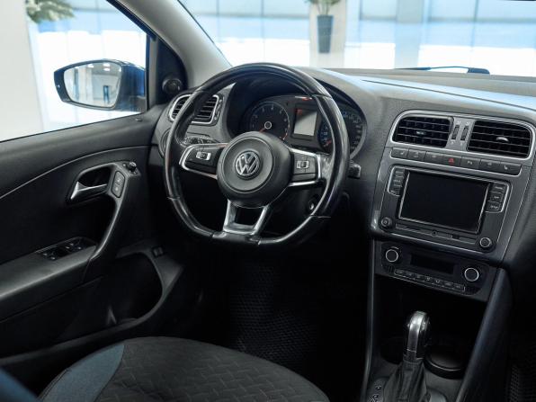 Volkswagen Polo V Рестайлинг с пробегом 2019 года, цена 1 456 000 рублей, 119381 км, седан, Автокод Объявления
