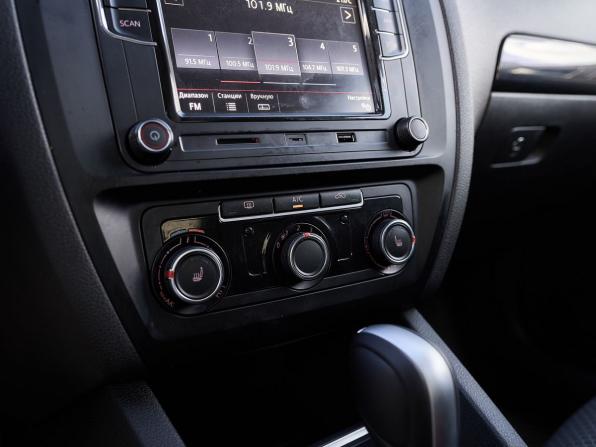 Volkswagen Jetta VI Рестайлинг с пробегом 2018 года, цена 1 349 000 рублей, 180671 км, седан, Автокод Объявления